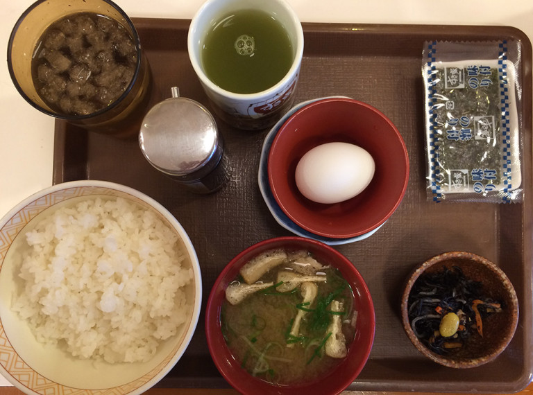すき家の「たまごかけごはん朝食（220円）」