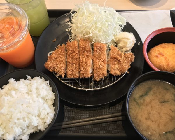 松のや 那覇小禄店で『得朝ロースかつ定食』400円を食べてきた。
