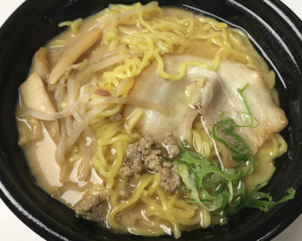 ローソン『麺屋彩未監修 札幌味噌らーめん(530円)』は濃厚スープが美味い。