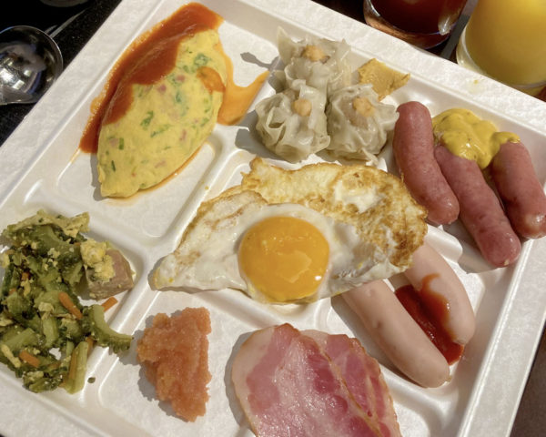 レストラン『THE DINING 暖琉満菜（沖縄かりゆしビーチリゾート）』で朝食バイキング。
