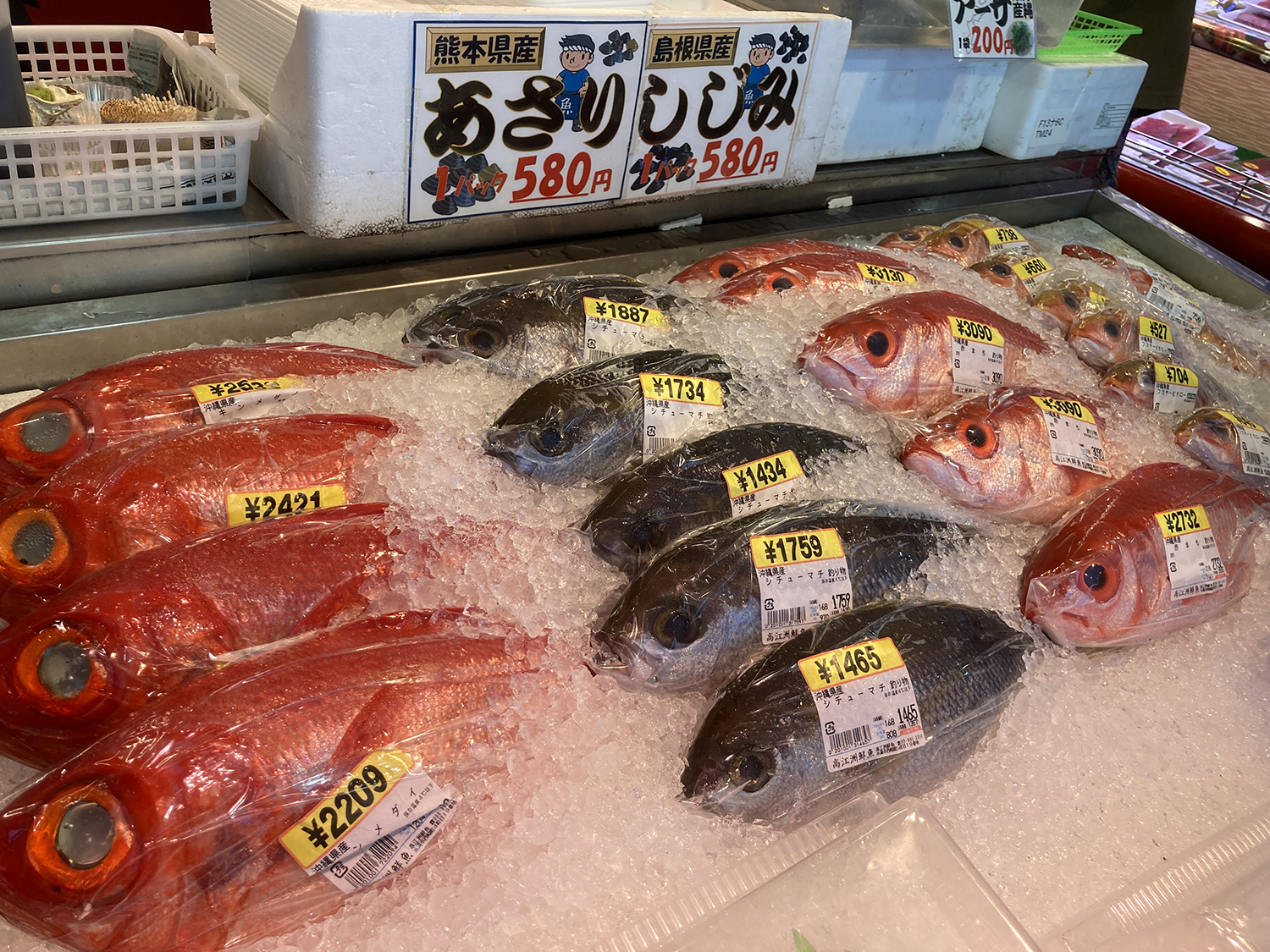 こちらは沖縄県産となります。<br>マイ方程式には「赤い魚＝美味しい魚」というのもあります。