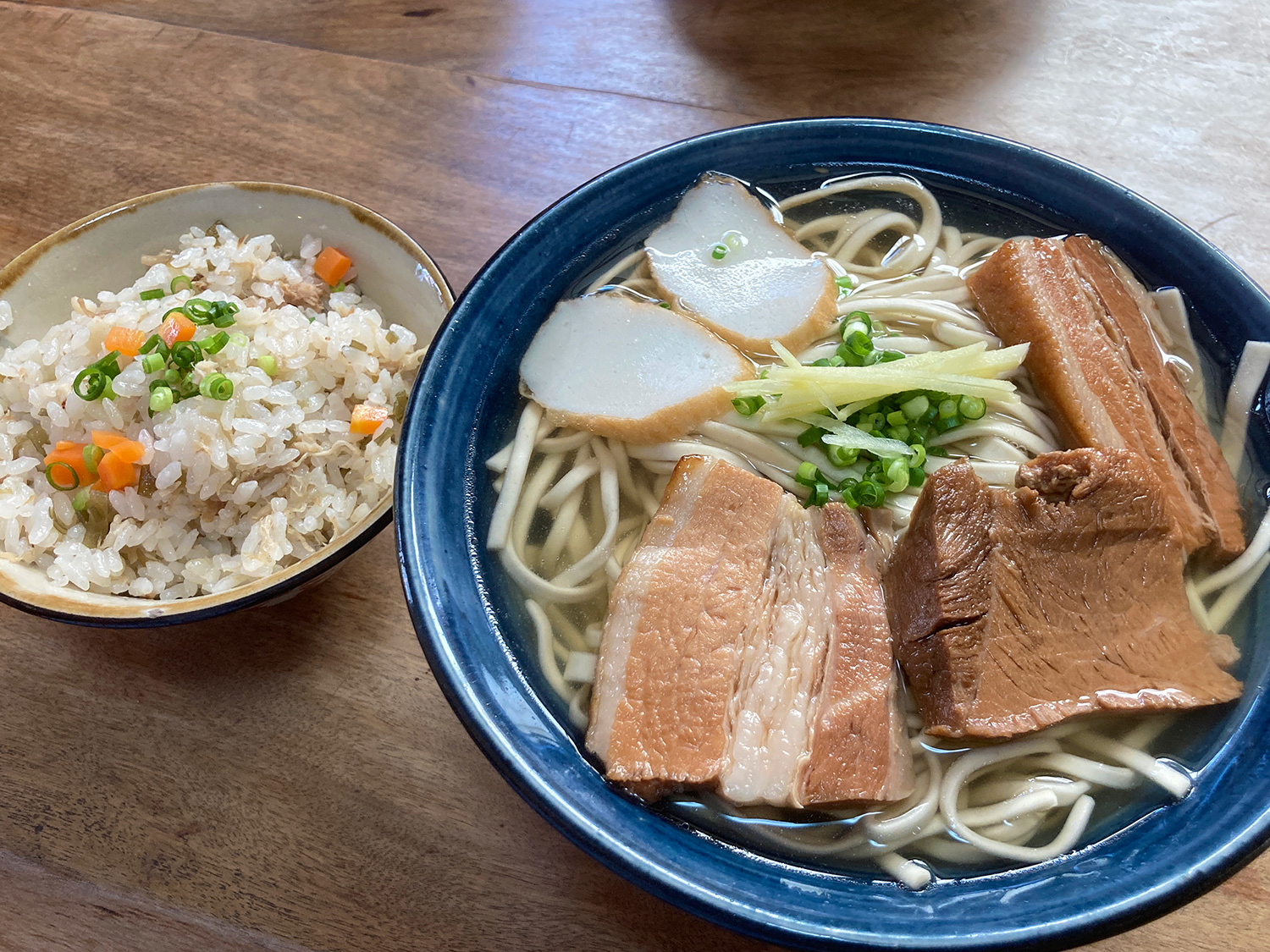 沖縄有数の人気店『首里そば』で沖縄そばを食べてきた。