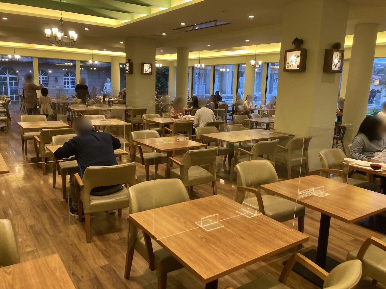 <a href="https://pacifichotel.jp/restaurant-top/">ガーデンレストラン竜潭（りゅうたん）</a>。<br>ボチボチ広めでキャパは2-300名くらい入りそうでした。<br>でも繁忙期の朝食時は混雑するとのフロント情報あり。